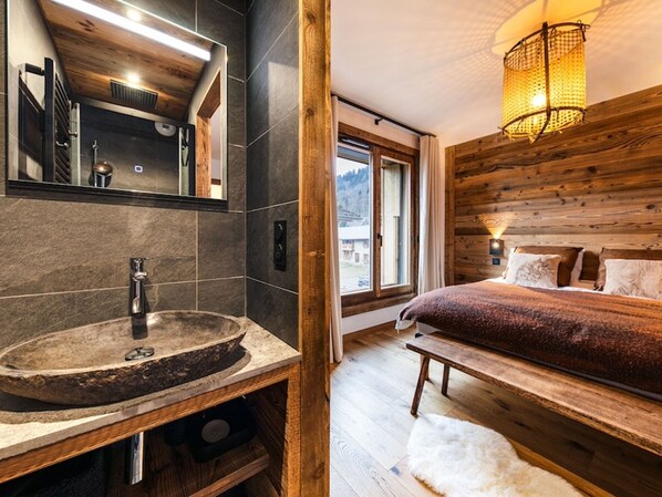 5 bedrooms, free WiFi