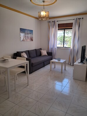 TV - Largo Frente - Familiar & Acolhedor (Quarteira)