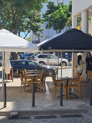 Unclassified image, 4 of 20, button