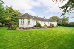 Studio | 3 bedrooms, desk - The Bensil - Carnoustie Meets The Hamptons (Carnoustie)