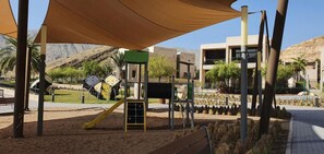 Zona de juegos infantil al aire libre