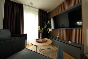 Een 55-inch smart-tv met kabelzenders, betaalfilms en vloerwarming