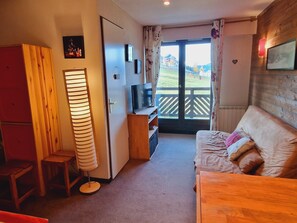 TV - Cozy 2BR+mountain nook apt, ski-in/ski-out, close to shops (La Plagne Montalbert)