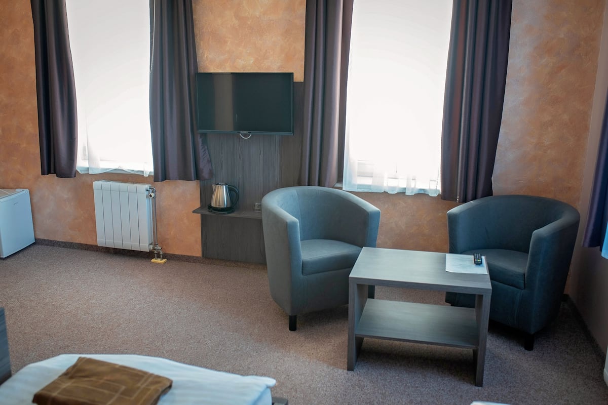 Basic Twin Room | Desk, laptop workspace, free WiFi, bed sheets