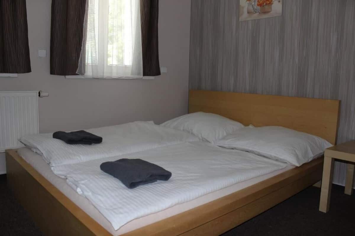 Basic Apartment | Desk, laptop workspace, free WiFi, bed sheets