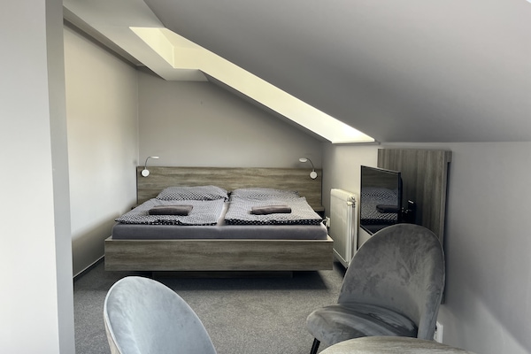 Basic Triple Room | Desk, laptop workspace, free WiFi, bed sheets