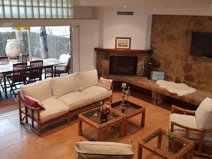 TV, fireplace - Stunning Villa in Platja d'Aro: 100m from Beach, Terrace, A/C, Family-Friendly (Platja d'Aro)