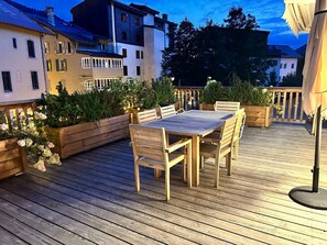 Outdoor dining - Central Megève Apartment: 3 BR, Terrace, Pet-Friendly, Near Lift (Megève)