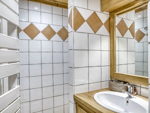 Hair dryer - Central Megève Apartment: 3 BR, Terrace, Pet-Friendly, Near Lift (Megève)