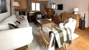 Living area - Central Megève Apartment: 3 BR, Terrace, Pet-Friendly, Near Lift (Megève)
