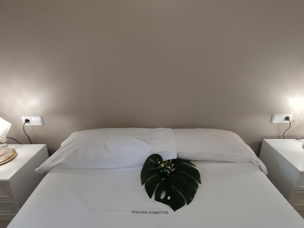 2 bedrooms, bed sheets