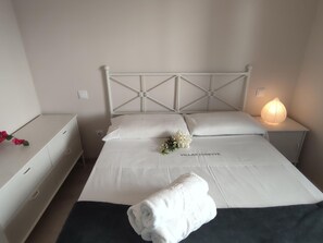 2 bedrooms, bed sheets - Charming Apartment Near Beach and Shopping, Platja d'Aro (Platja d'Aro)