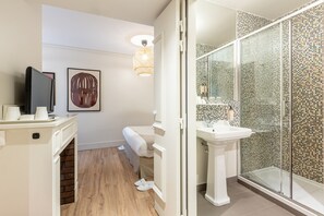 Junior Suite | Individually decorated, desk, laptop workspace, free WiFi - Le Nest by Sweett (Paris)