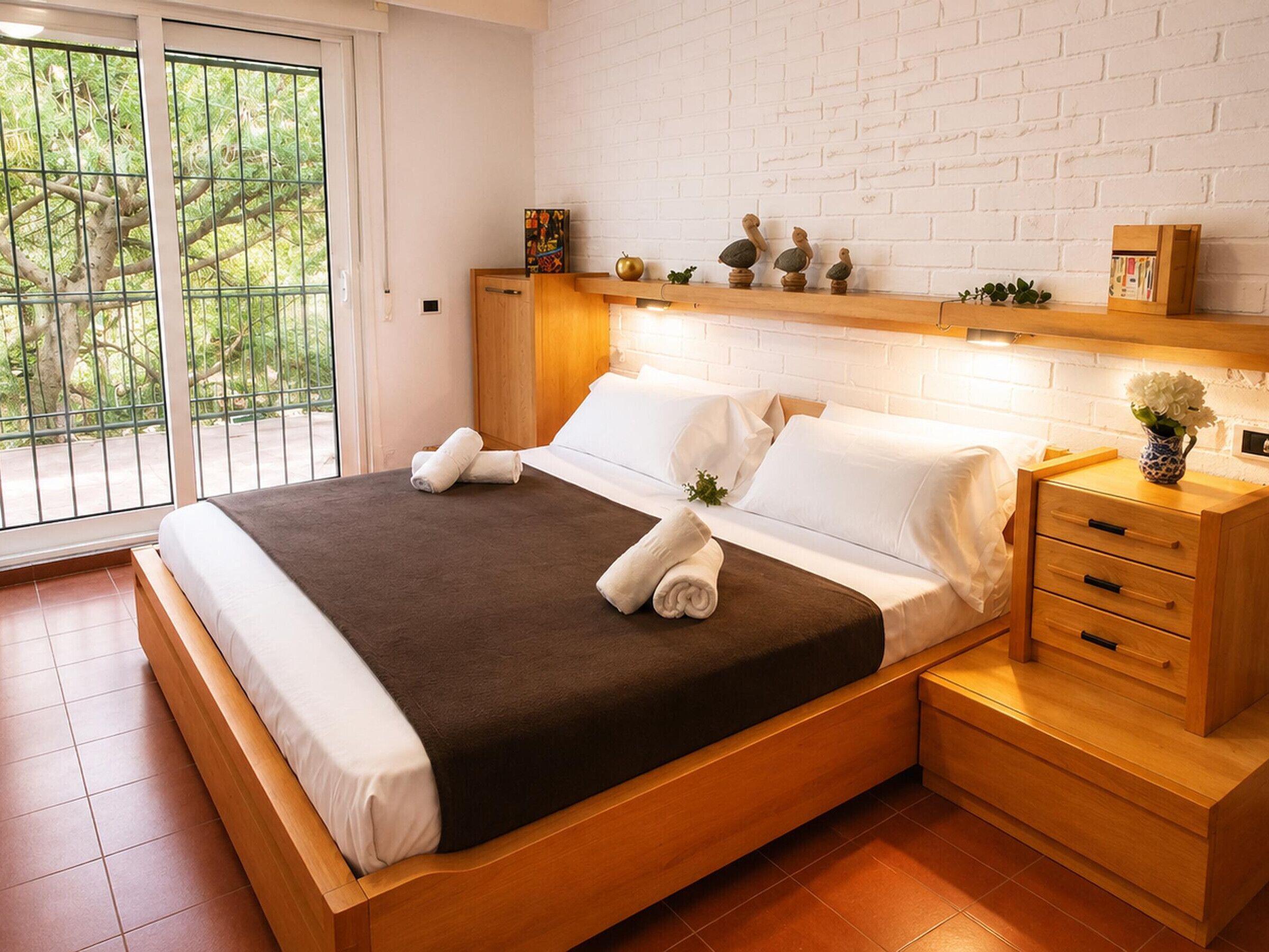 6 bedrooms, bed sheets