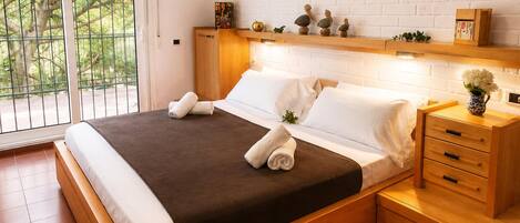 6 bedrooms, bed sheets