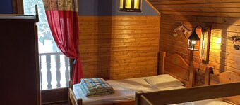 Spacious 6-Bedroom Chalet for 14 with Garden, Terrace, and Wi-Fi, 300m from Serre Chevalier Pistes