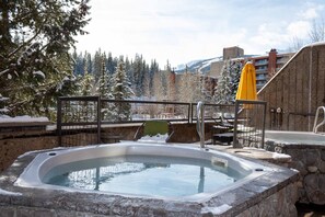 Outdoor spa tub - True Ski-In Ski-Out. All Beaver Run Amenities. (Breckenridge)