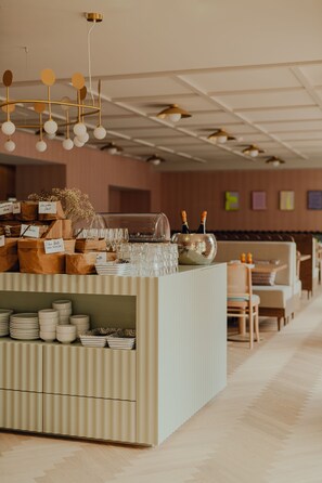 Daily buffet breakfast for a fee - Design Hotel zum Hirschen Salzburg (Salzburg)