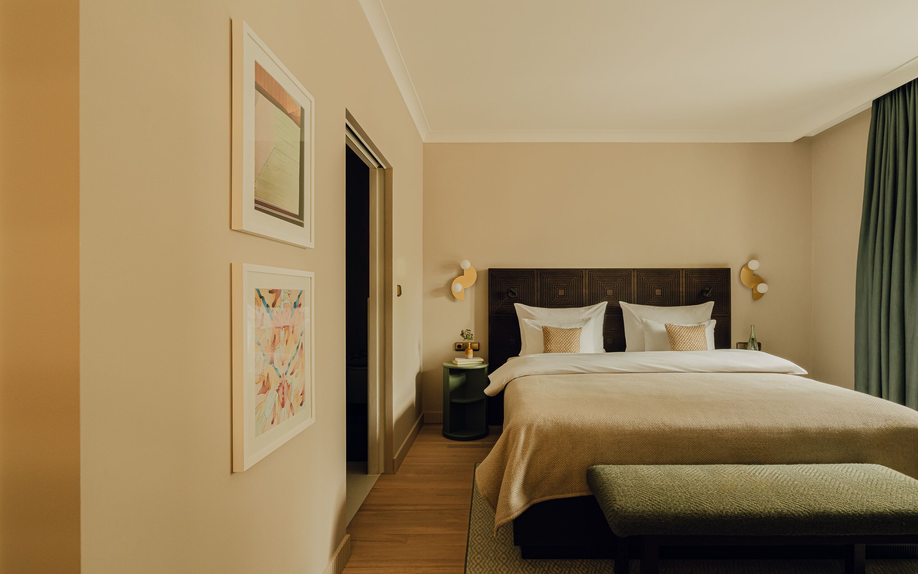 Premium bedding, in-room safe, desk, laptop workspace