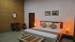 Escrivaninha, Wi-Fi de cortesia, roupa de cama