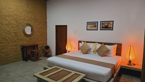 Työpöytä, ilmainen Wi-Fi, vuodevaatteet