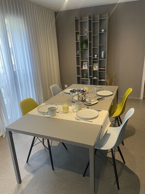 Superior Apartment | In-room dining - Modern City Apartment (Interlaken)
