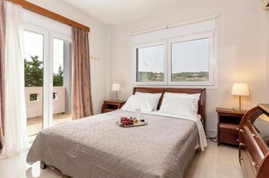 6 bedrooms, iron/ironing board, free WiFi, bed sheets - GGA  Albatross Villa (Afantou)