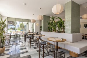 Coffee shop