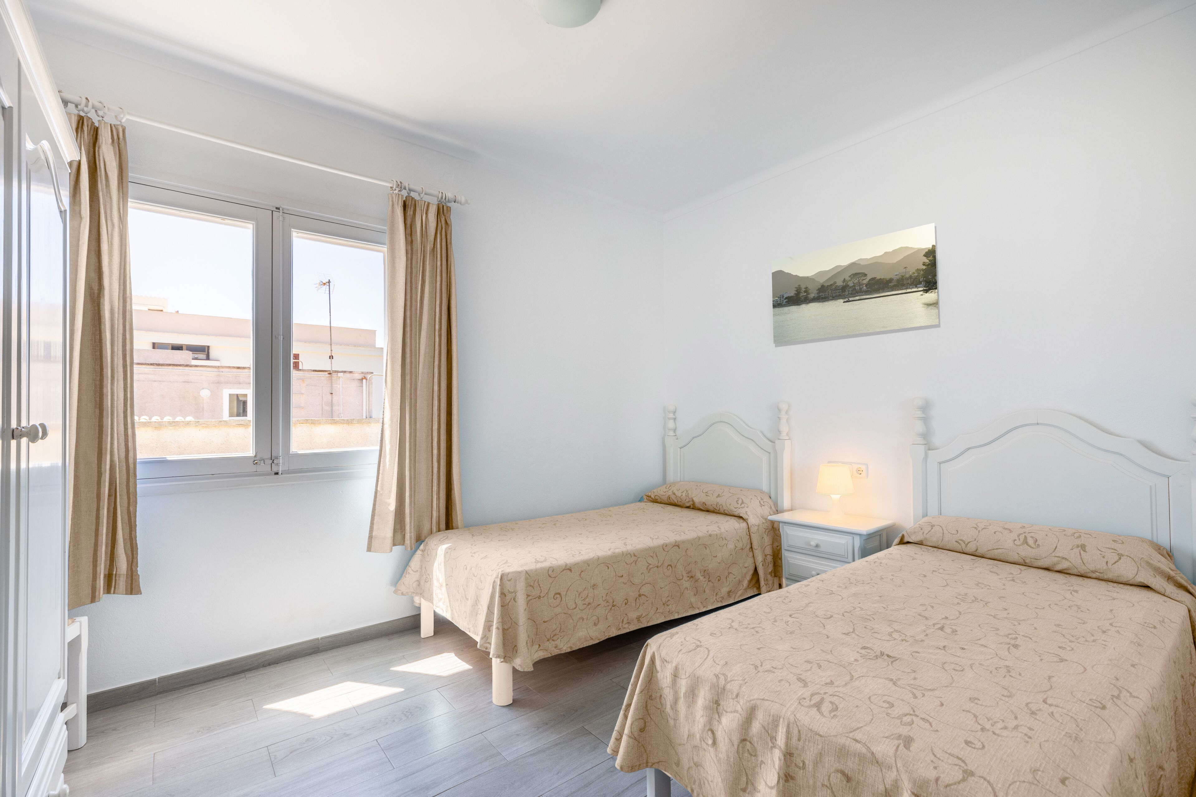 Căn hộ phong cách cổ điển | 1 phòng ngủ, bàn, truy cập Internet không dây miễn phí, bộ trải giường 