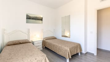 1 bedroom, in-room safe, desk, iron/ironing board