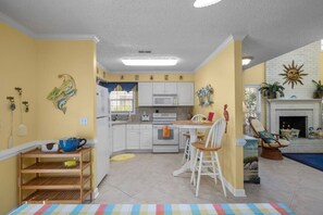 Fridge, microwave, oven, stovetop - Windy Hill Cottage- 6 Bds- Pool- Block 2 Beach (North Myrtle Beach)