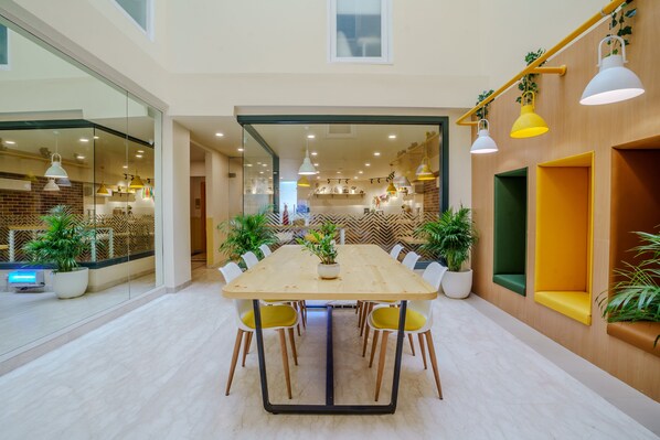 Business center - Bloom Hotel - GK 2 (New Delhi)