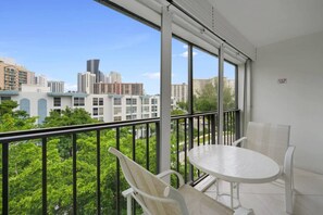 Outdoor dining - le cartier sunny isles ocean paradise (Sunny Isles Beach)