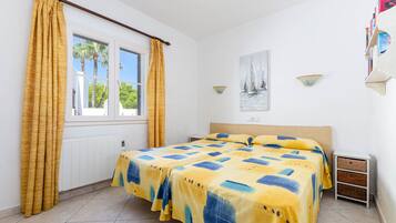 Standaard appartement, 1 slaapkamer, balkon | 1 slaapkamer, een bureau, gratis wifi, beddengoed