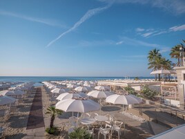 Playa privada y bar en la playa