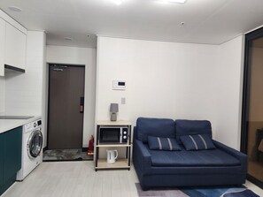Premium Queen, Ocean View (Sofa Bed) | 1 chambre, bureau, rideaux occultants, chambres insonorisées