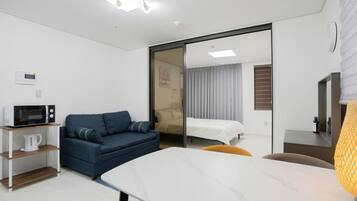 1 bedroom, desk, blackout curtains, soundproofing