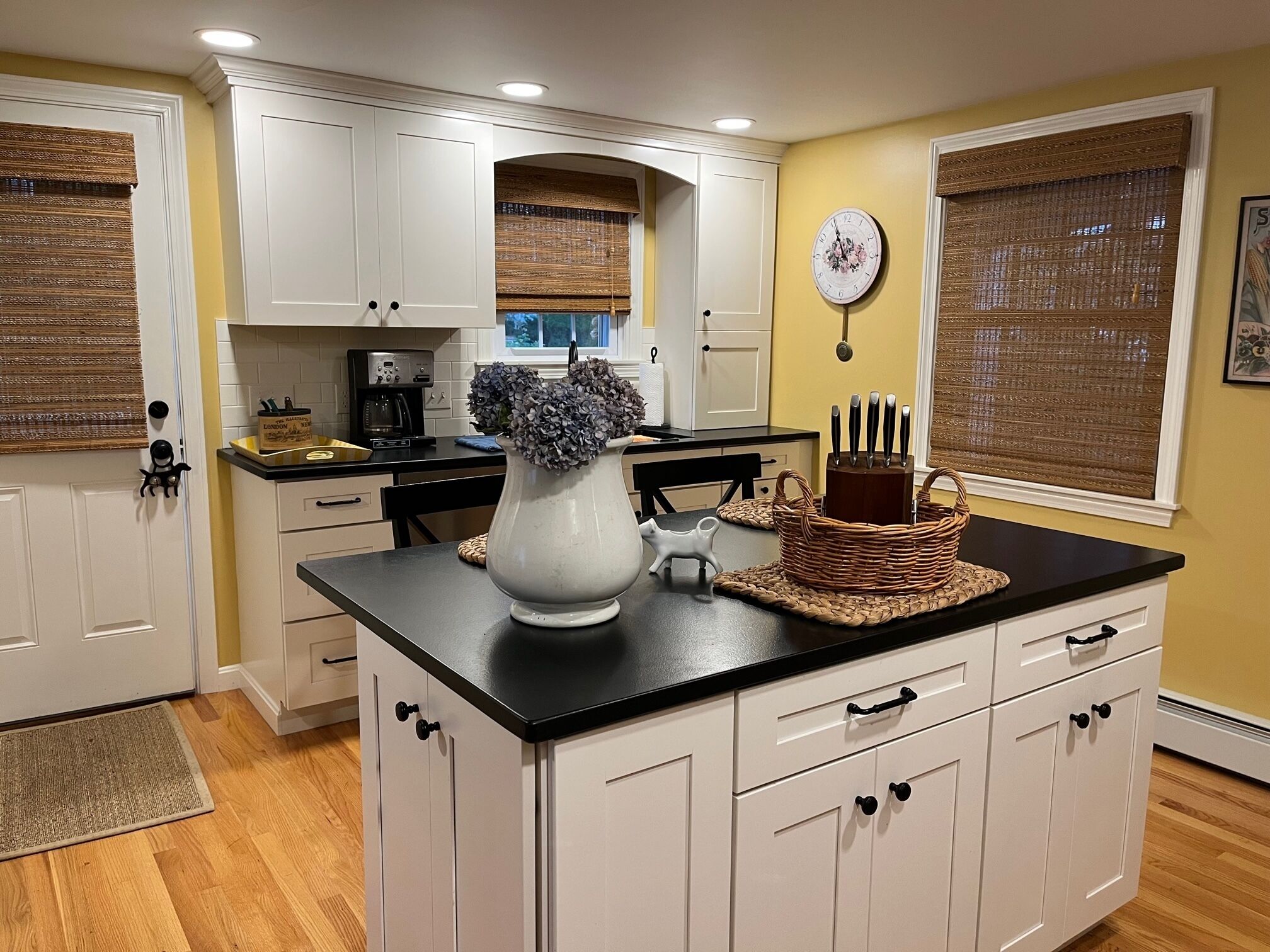 Briggs Farm Beauty! Vacation in this Sweet & Cozy Gansett Gem!