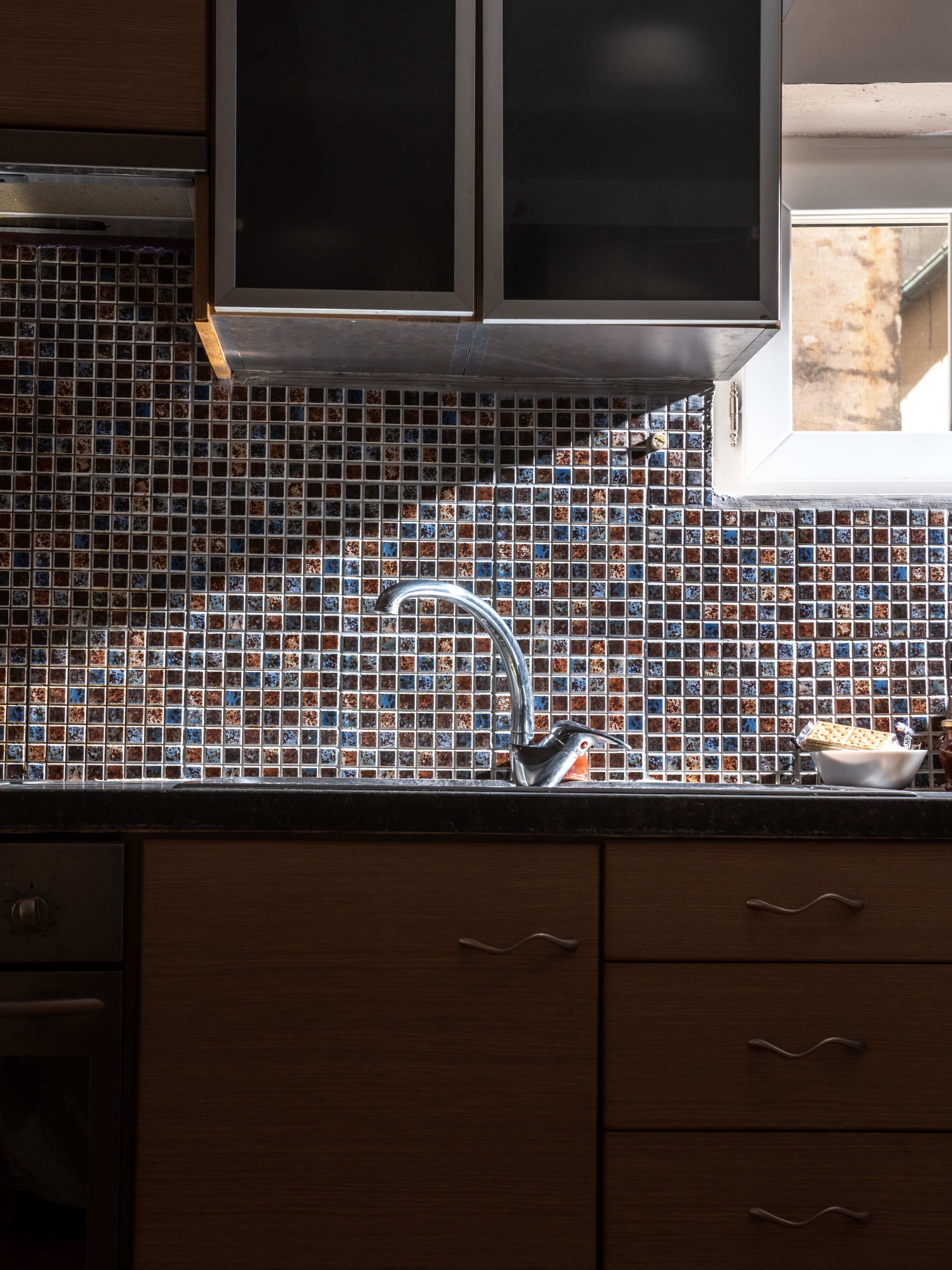 Fridge, oven, stovetop, electric kettle