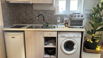 Apartment | Private kitchen | Fridge, oven, stovetop, electric kettle