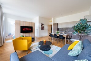 4 개의 침실, 노트북 작업 공간, 암막 커튼, 방음 설비