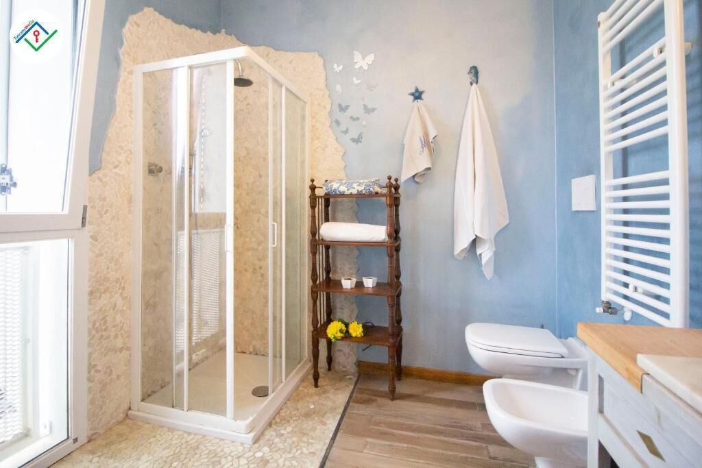 Dusche, Haartrockner, Bidet, Handtücher