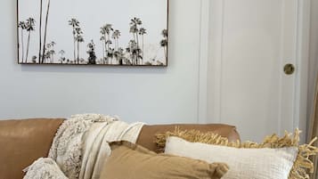 TV, fireplace, books, stereo