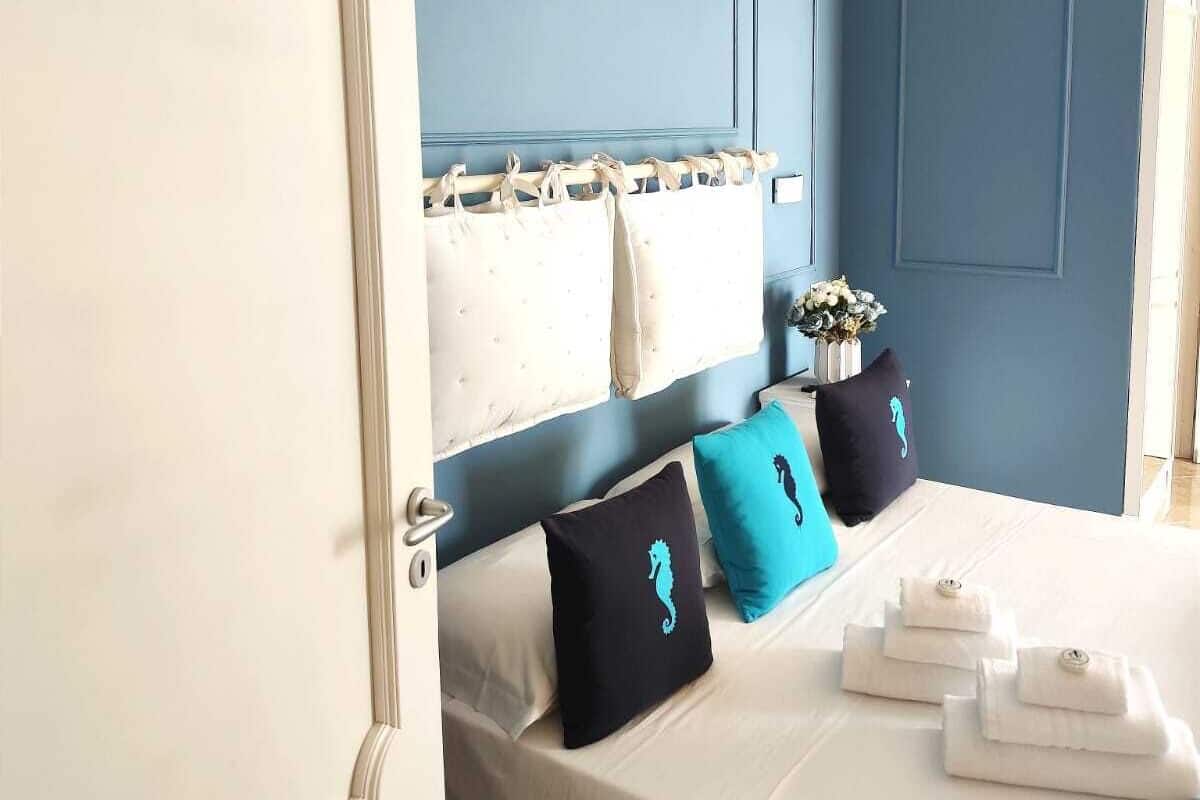 Deluxe Room, Non Smoking, Sea View | Hypo-allergenic bedding, minibar, individually furnished, free WiFi