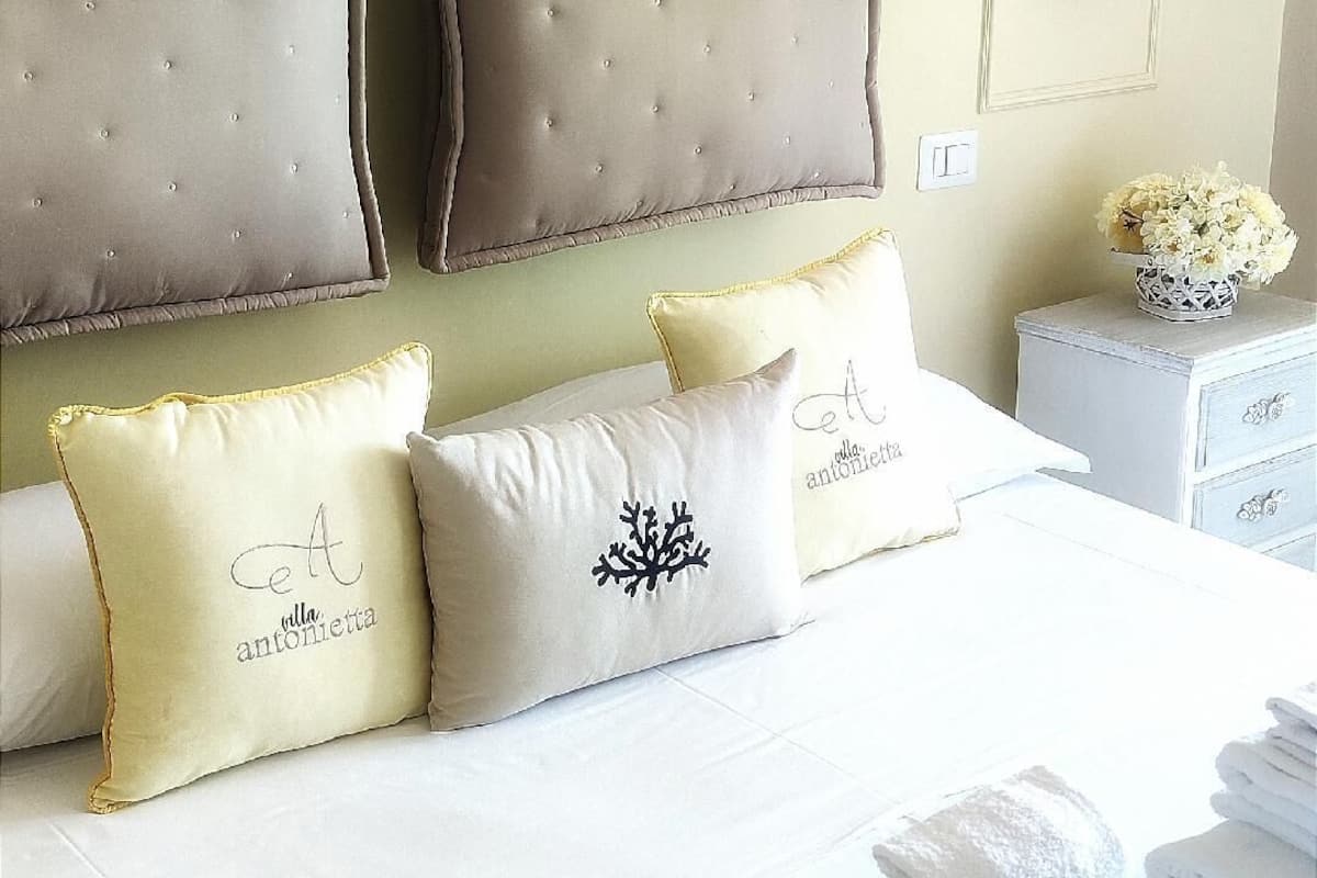 Hypo-allergenic bedding, minibar, individually furnished, free WiFi