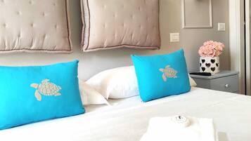 Hypo-allergenic bedding, minibar, individually furnished, free WiFi