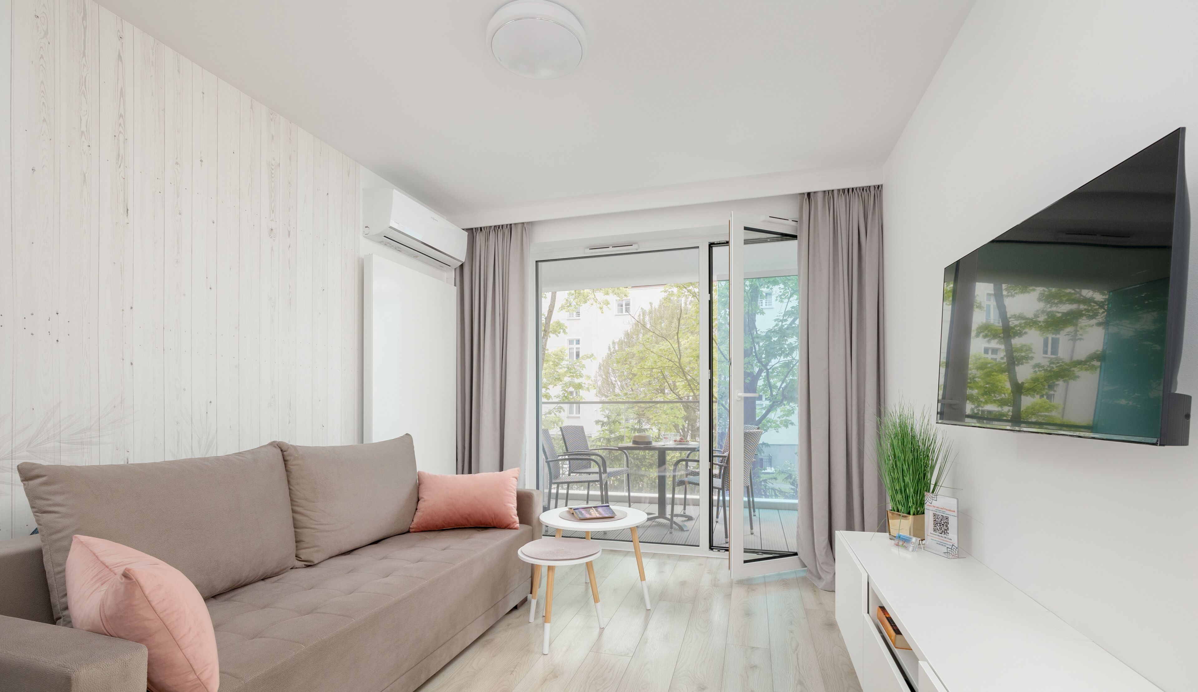 1 bedroom, hypo-allergenic bedding, blackout drapes, soundproofing