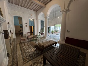 Interior - Suffren 26: Heritage Villa in White Town (Rajbhavan)