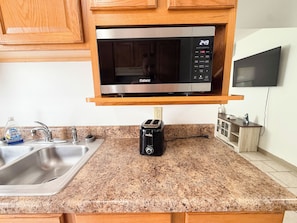 Microwave, oven, stovetop, dishwasher - Spacious 3BR/2BA Home – Queen Beds + TVs in Every Room (Macomb)