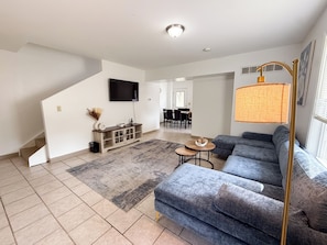 TV - Spacious 3BR/2BA Home – Queen Beds + TVs in Every Room (Macomb)